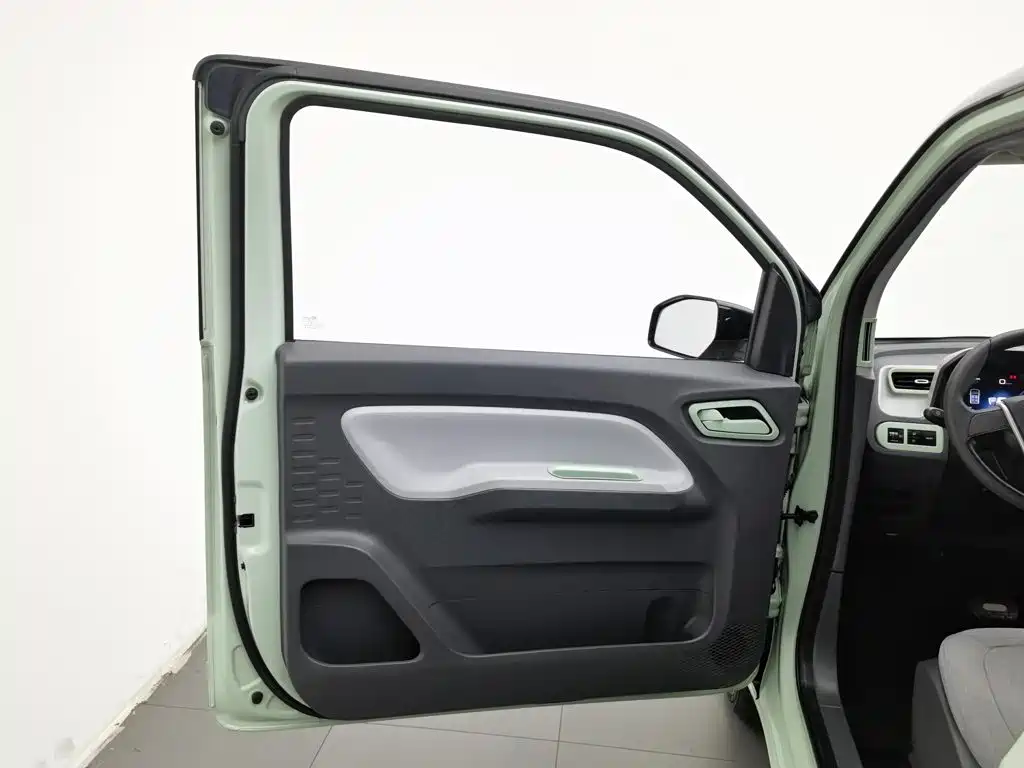 Wuling MINIEV — миниатюра 8