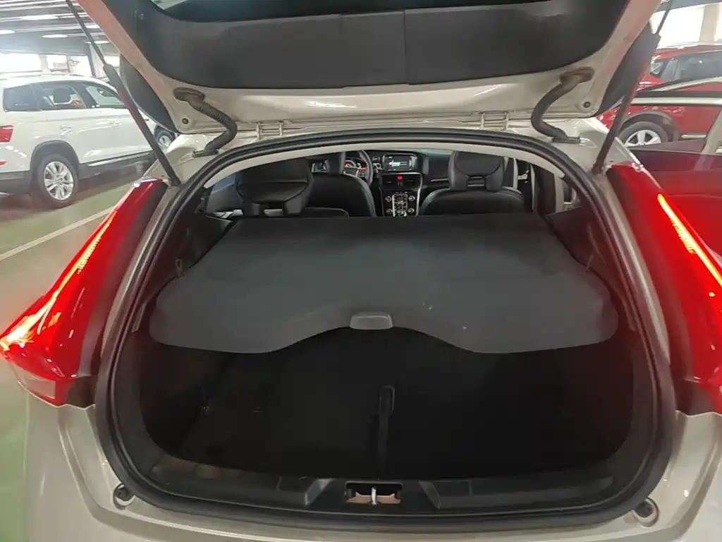 Volvo V40 — миниатюра 19