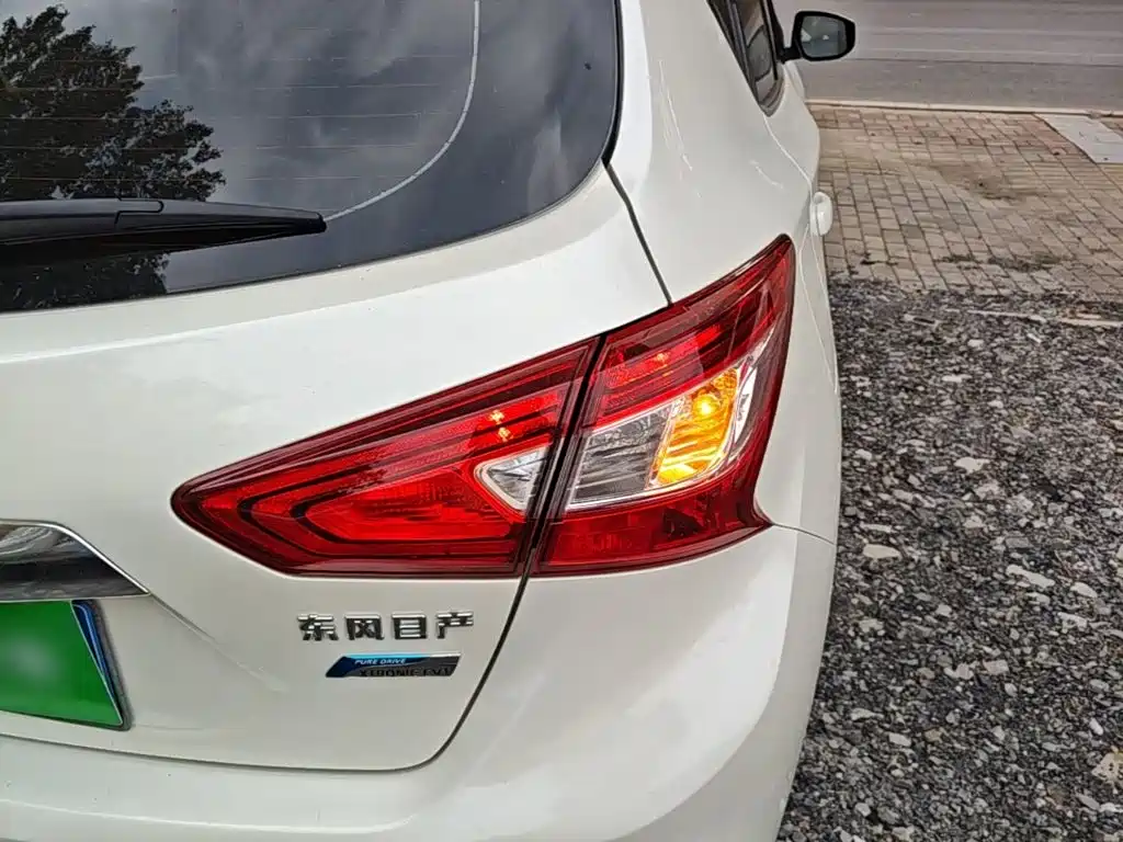 Nissan Tiida — миниатюра 8