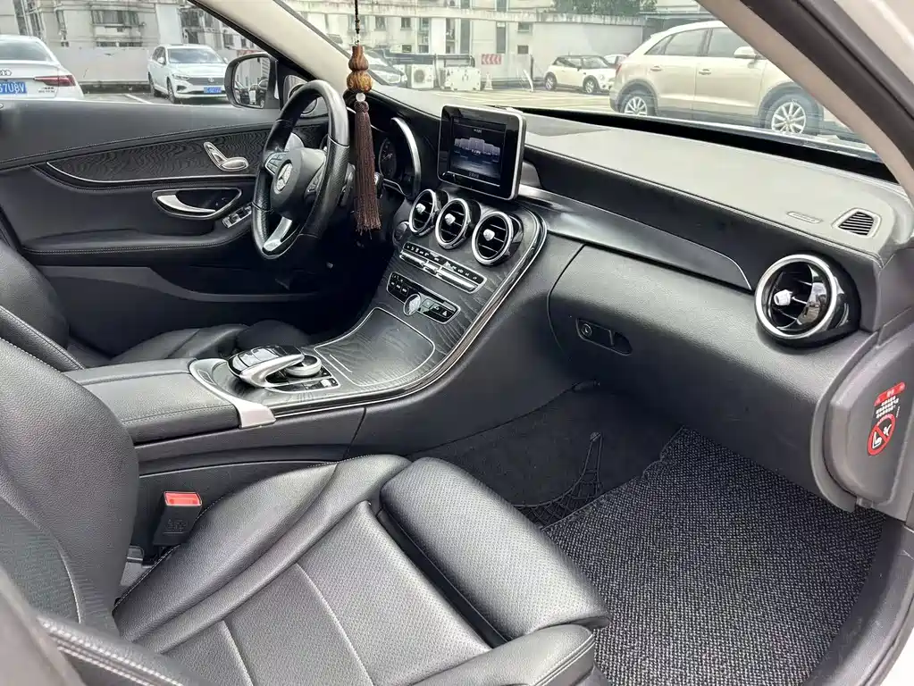Mercedes-Benz C-Class — миниатюра 4