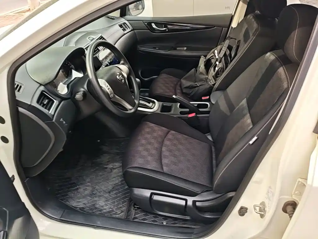 Nissan Tiida — миниатюра 15
