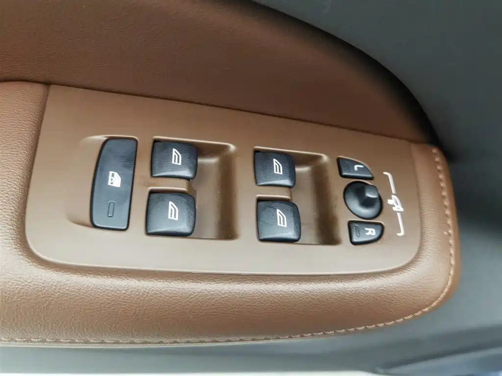 Volvo S60 2023 B4 Luxury