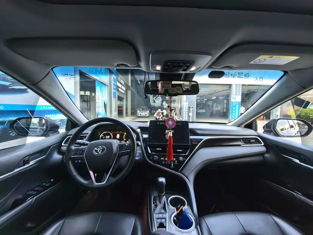 Toyota Camry — миниатюра 9