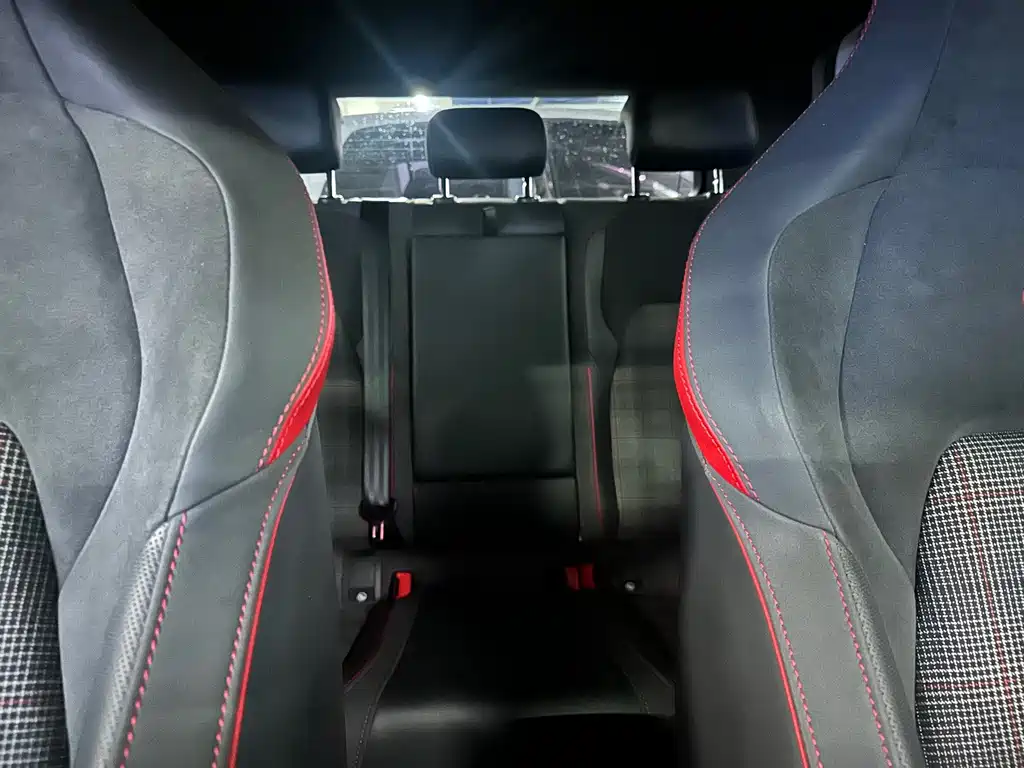 Volkswagen Golf GTI — миниатюра 6