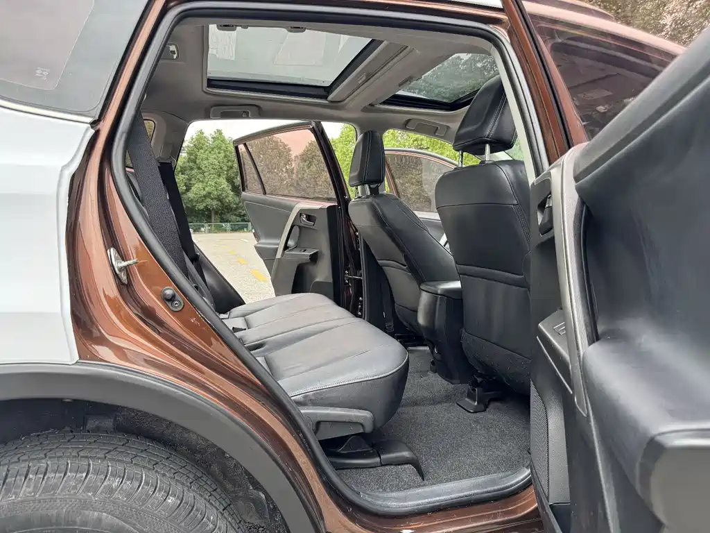 Toyota RAV4 — миниатюра 12