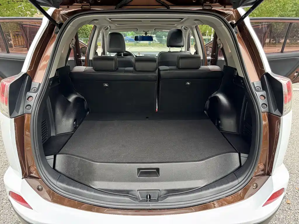 Toyota RAV4 — миниатюра 13