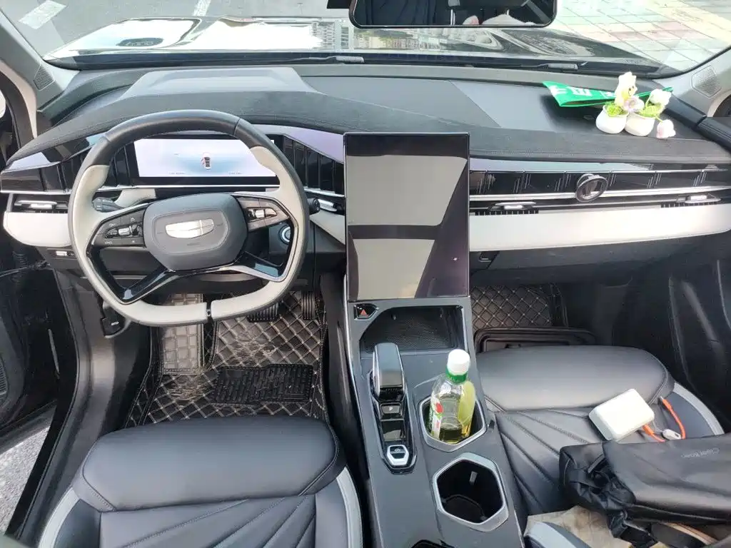 Geely Boyue L — миниатюра 10