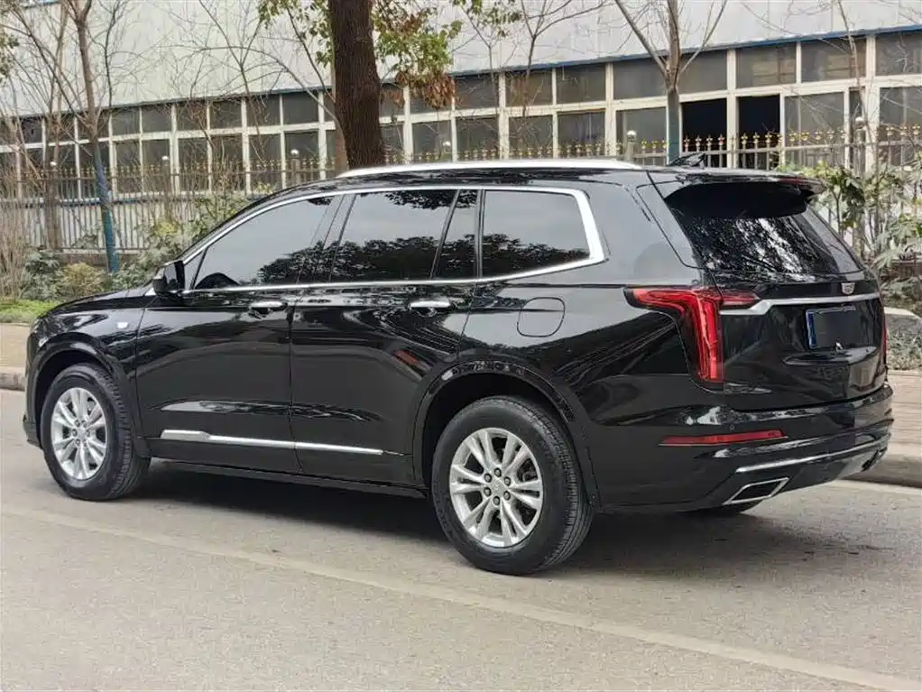 CADILLAC XT6
