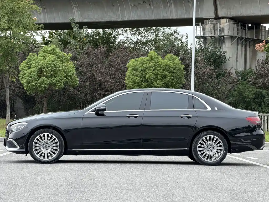 Mercedes-Benz E-Class — миниатюра 16
