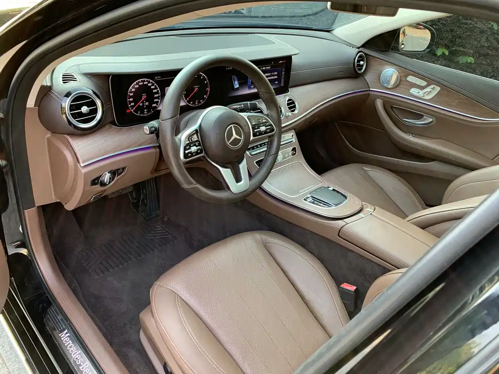 Mercedes-Benz E-Class — миниатюра 3