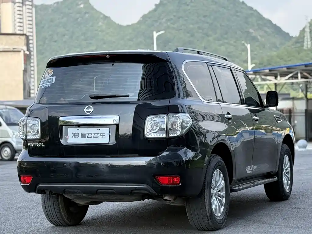 Nissan Patrol — миниатюра 15