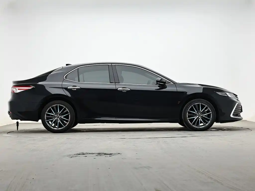 Toyota Camry — миниатюра 6