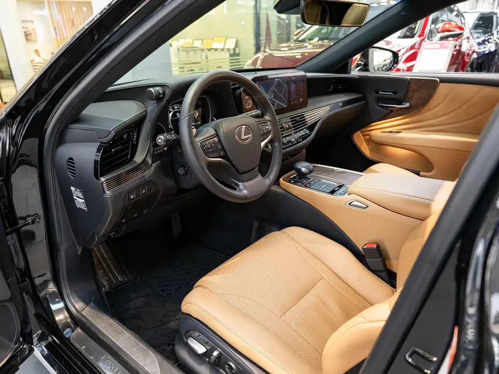 Lexus LS — миниатюра 9