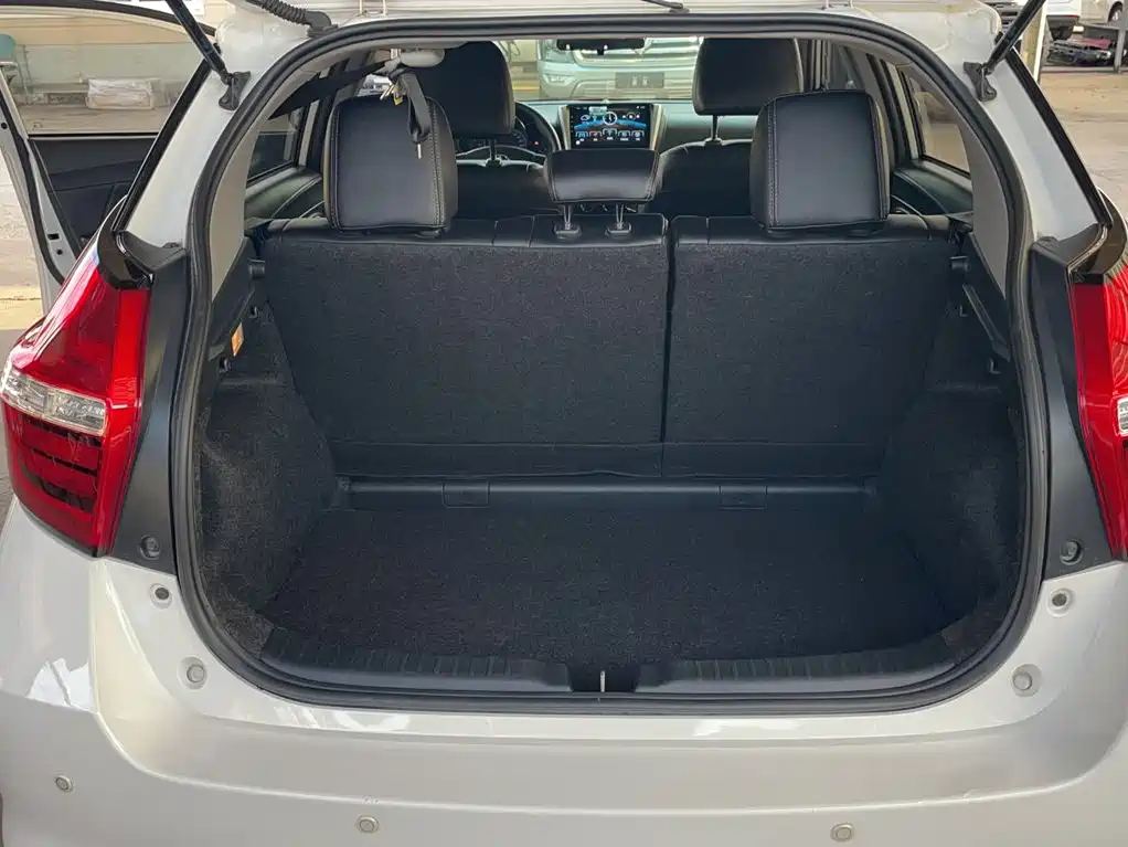 Toyota Yaris L — миниатюра 17