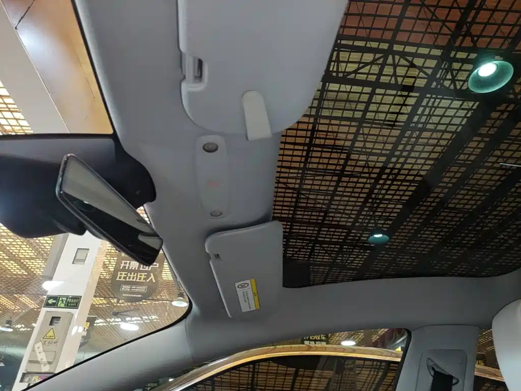 Tesla Model 3 — миниатюра 18