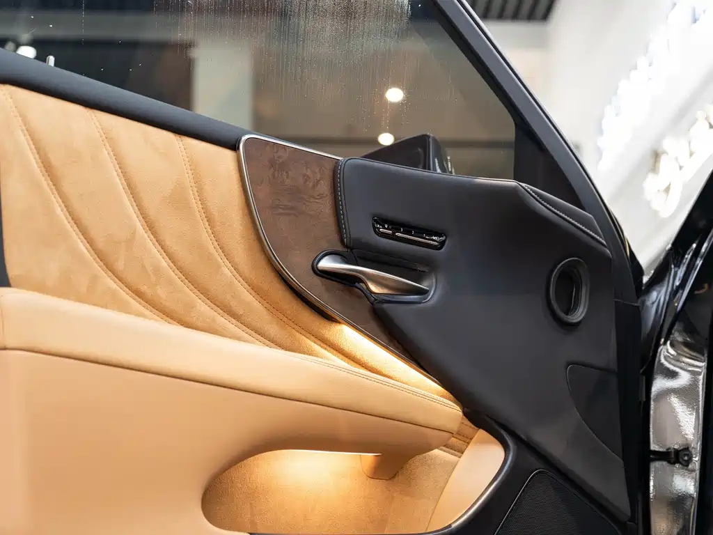 Lexus LS — миниатюра 19