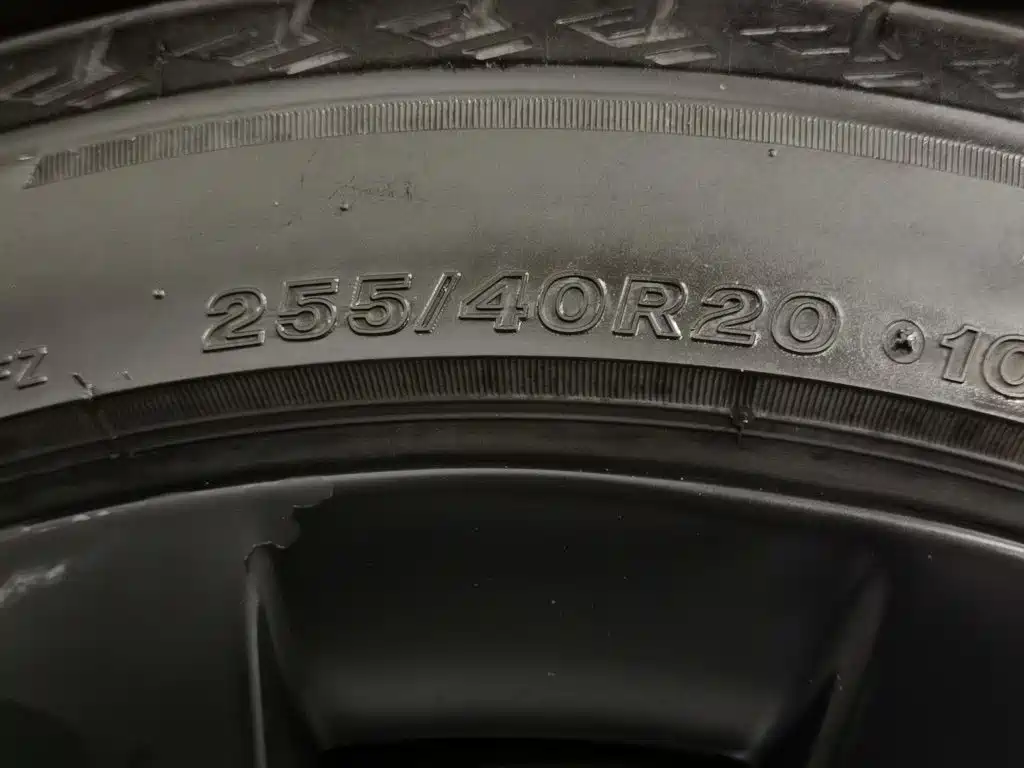 Tesla Model Y — миниатюра 24
