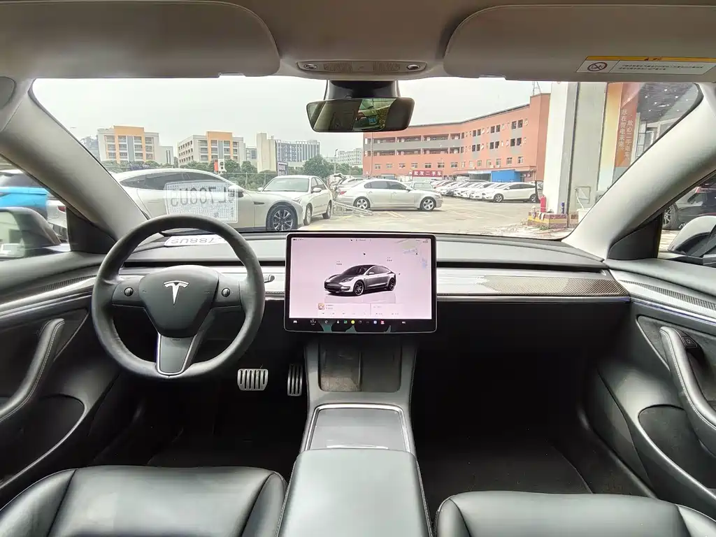 Tesla Model 3 — миниатюра 12