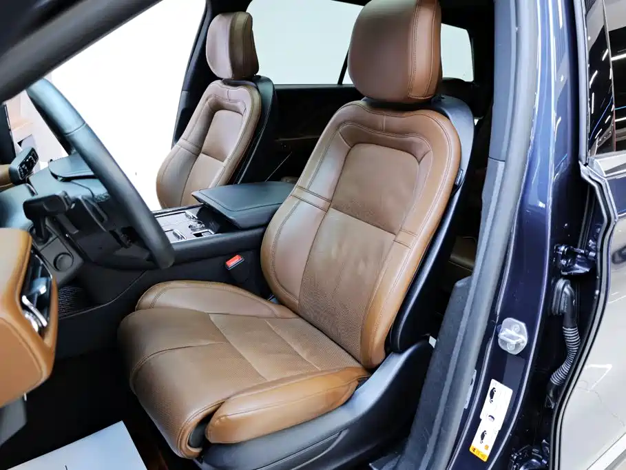 Lincoln Aviator — миниатюра 26