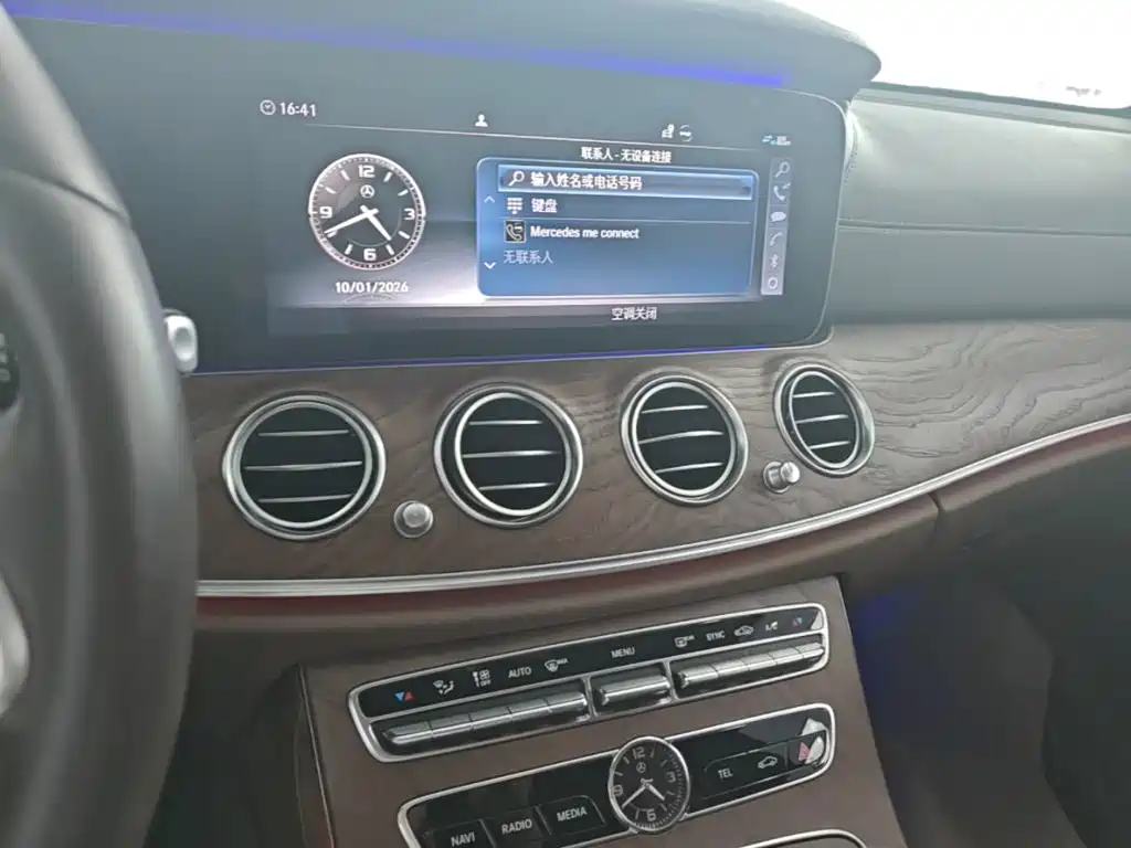 Mercedes-Benz E-Class — миниатюра 13