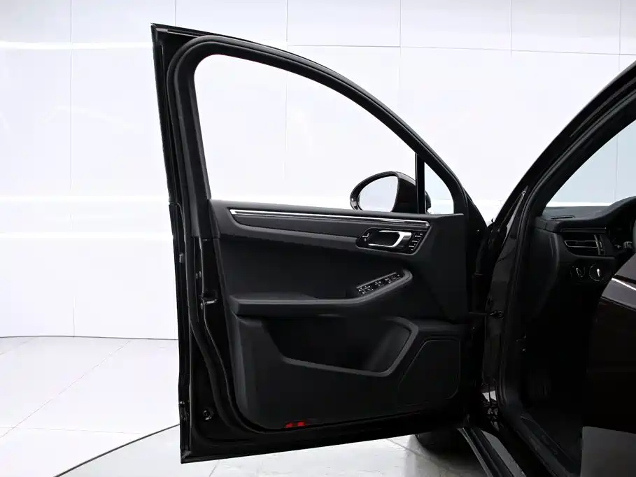 Porsche Macan — миниатюра 12