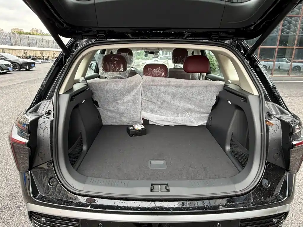 Hongqi Hongqi HS3 PHEV — миниатюра 13