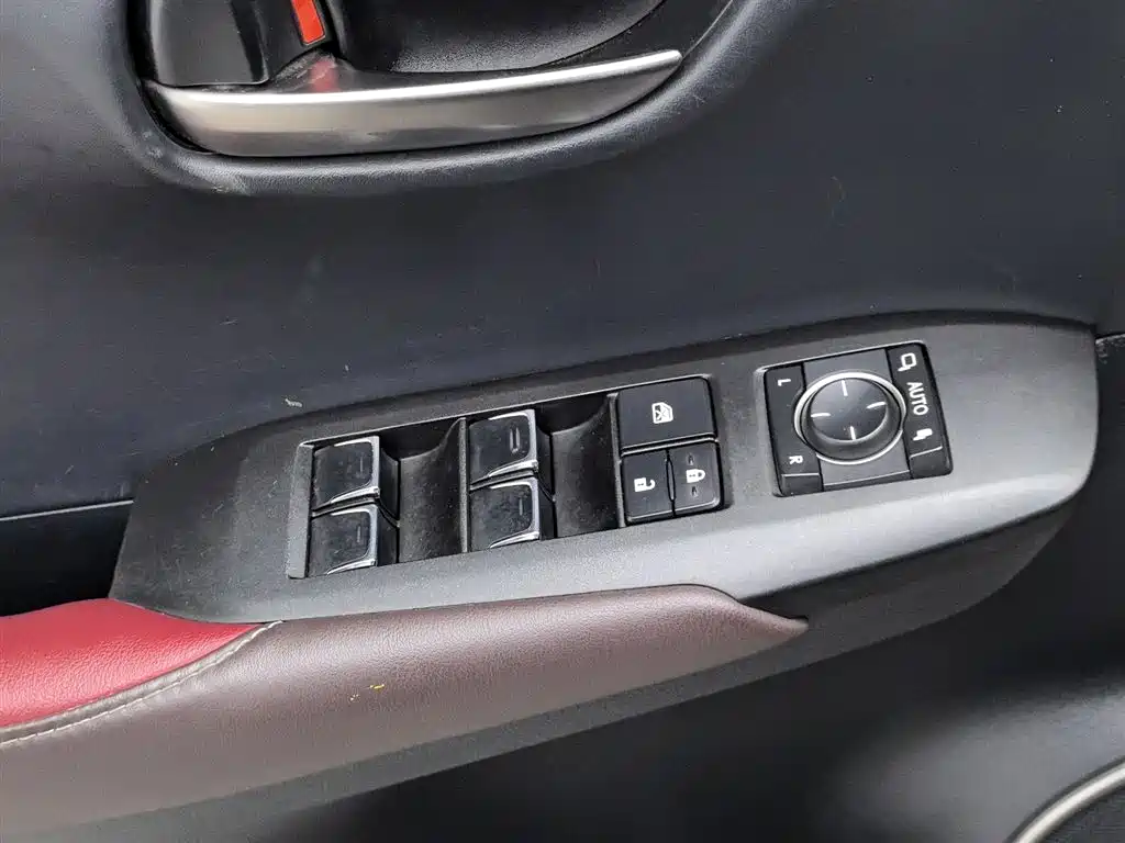 Lexus NX 2018 300