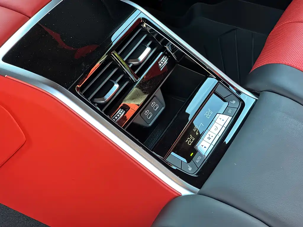 BMW 8 Series — миниатюра 13