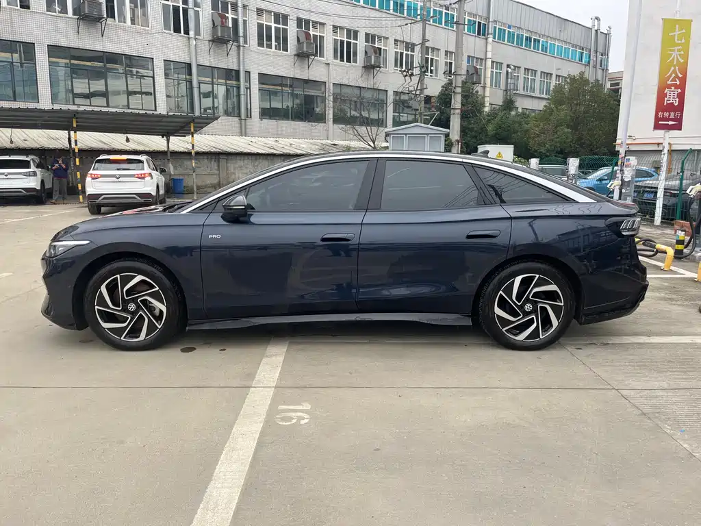 VOLKSWAGEN ID.7 VIZZION