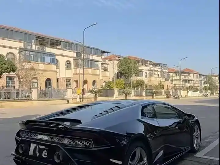 LAMBORGHINI HURACÁN