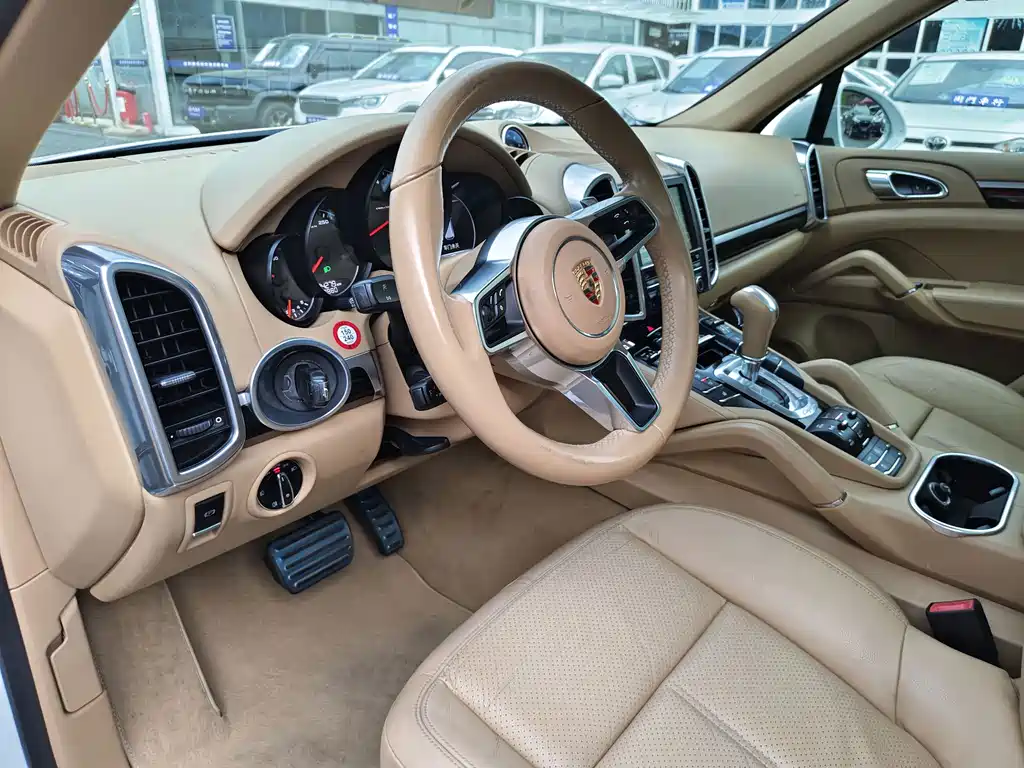 Porsche Cayenne — миниатюра 13