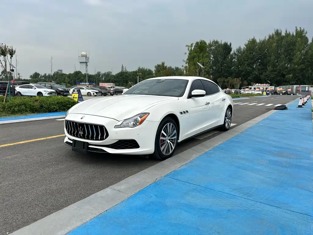Maserati Quattroporte