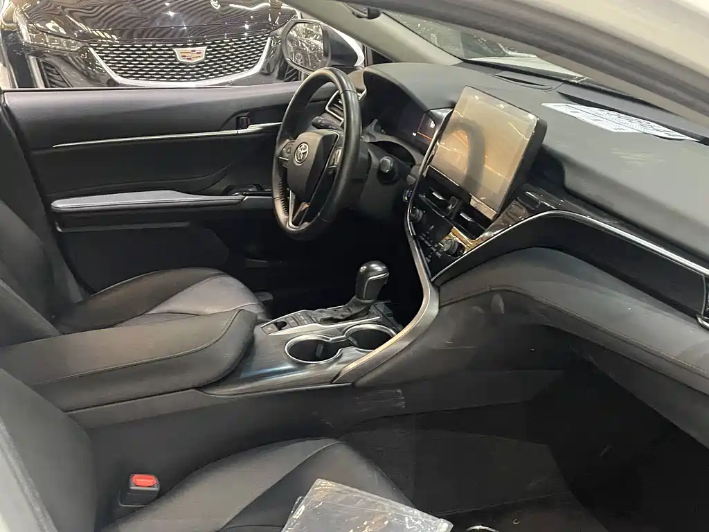 Toyota Camry — миниатюра 5