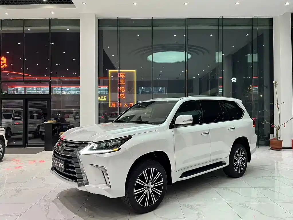 Lexus LX 2022