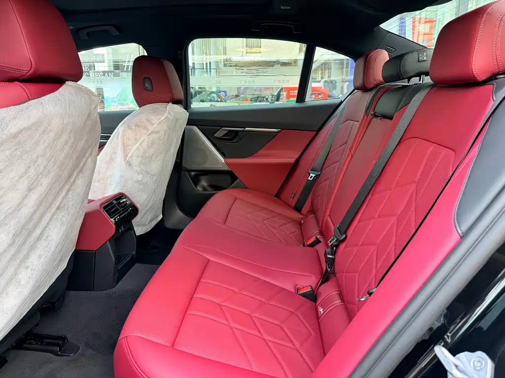 BMW 5 Series — миниатюра 8