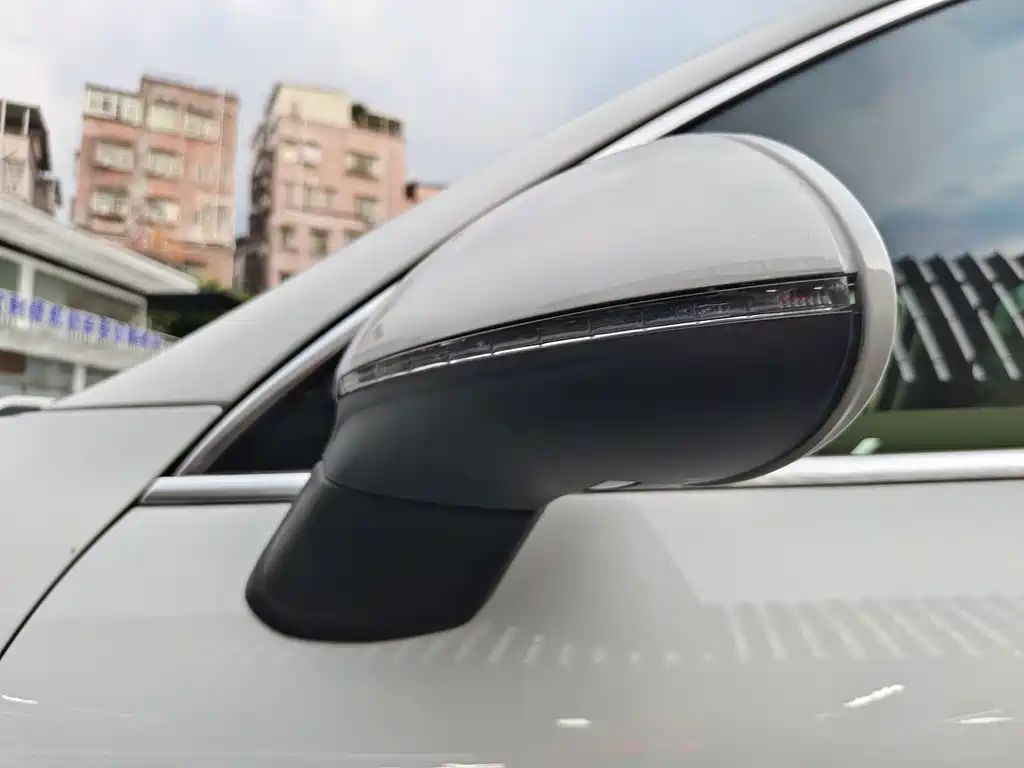 Porsche Cayenne — миниатюра 6