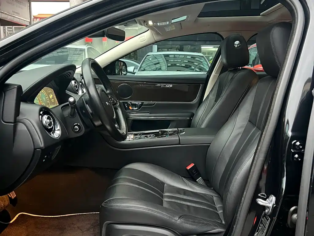 Jaguar XJ — миниатюра 6