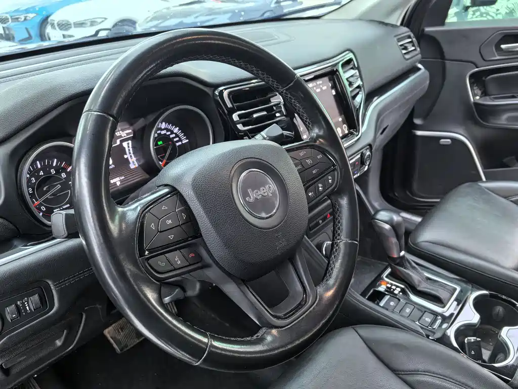 JEEP GRAND COMMANDER