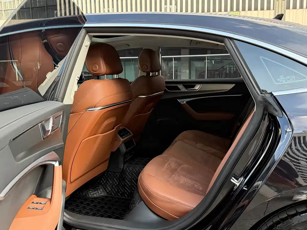 Audi A7L — миниатюра 6