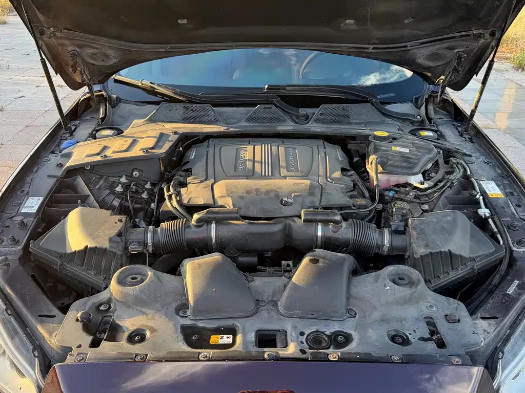 Jaguar XJ — миниатюра 14