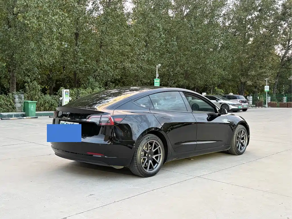 Tesla Model 3 — миниатюра 17