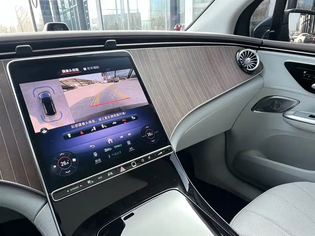 MERCEDES-BENZ EQE SUV