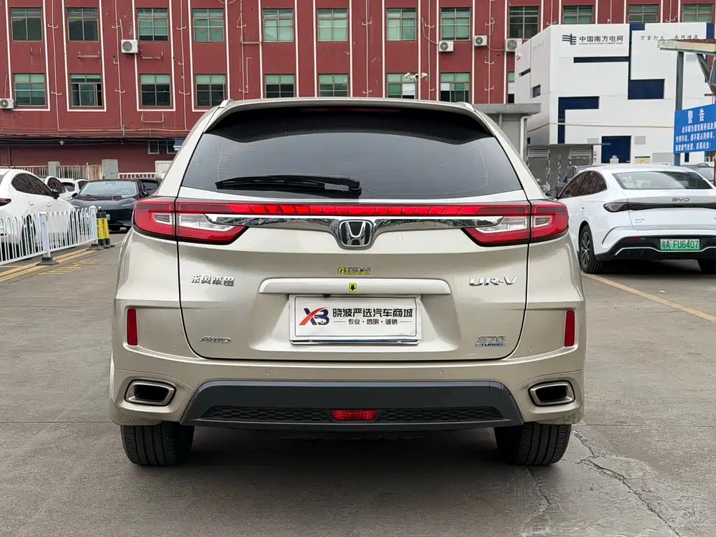 HONDA UR V