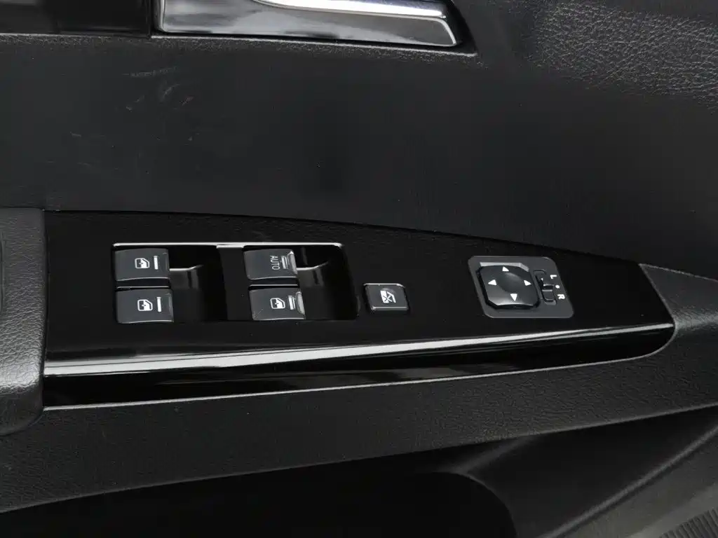 Landwind Landwind X8 — миниатюра 9