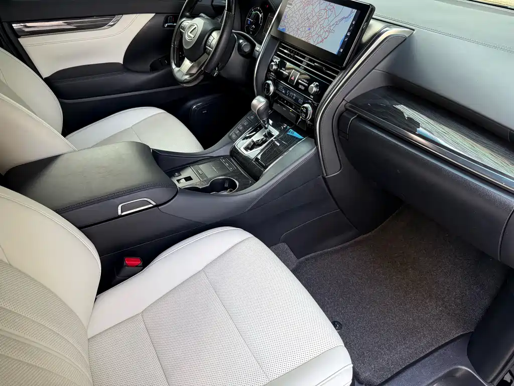 Lexus LM 2020 300h мест