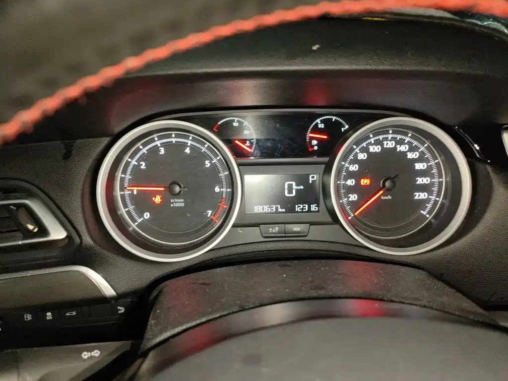 Peugeot 408 2015 1.2T AT Luxury