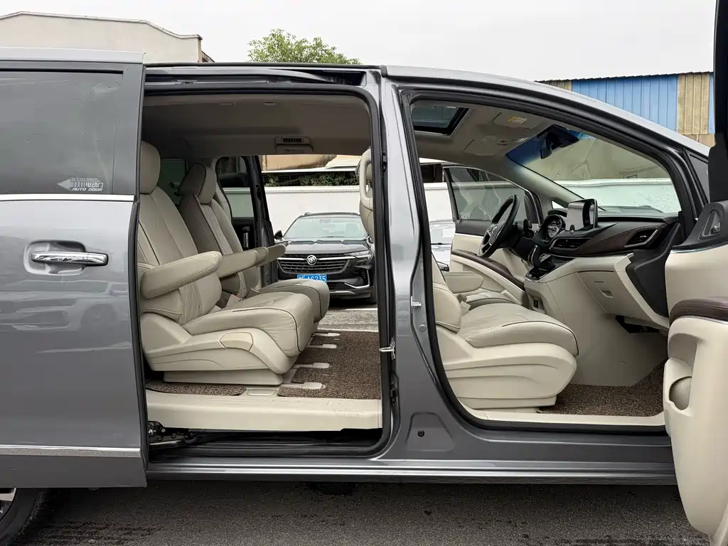 Buick GL8 — миниатюра 5