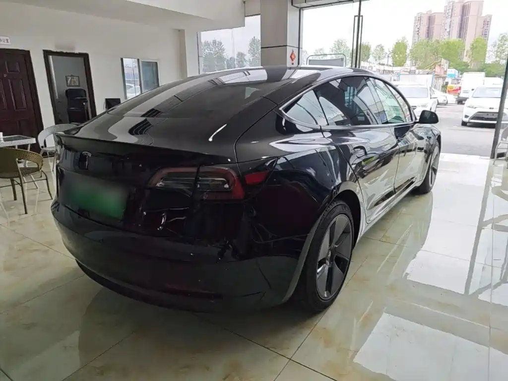 Tesla Model 3 — миниатюра 7