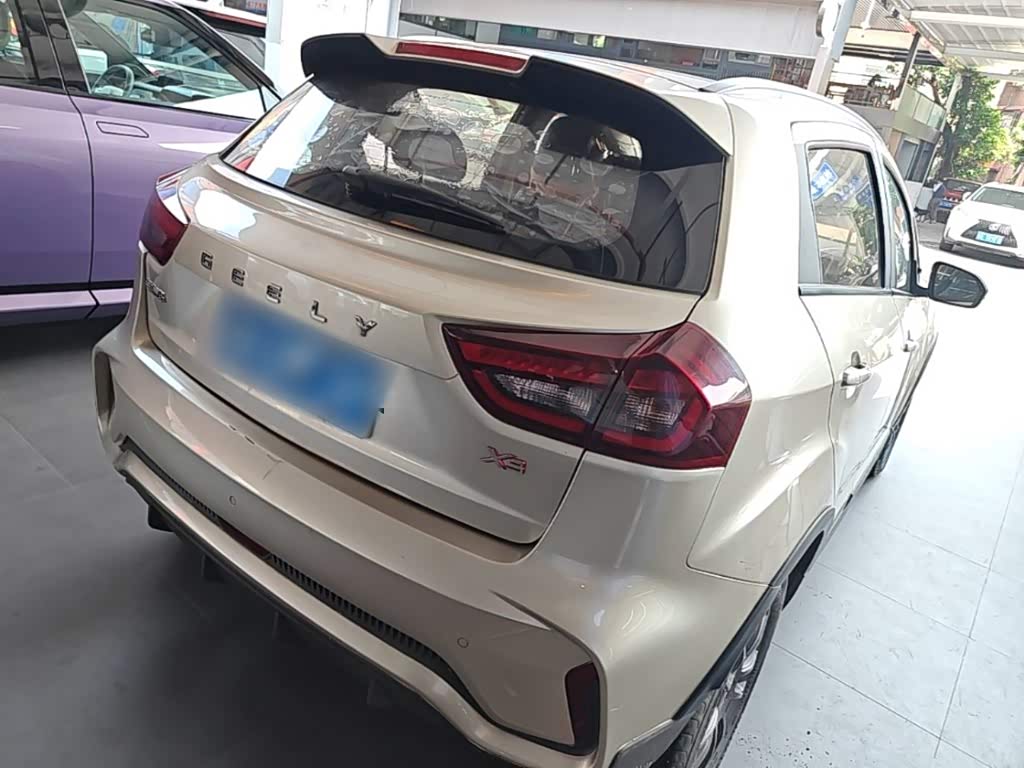 Geely Vision X3 1.5 л 2021 г. шампань/коричневый, пробег 37400 км