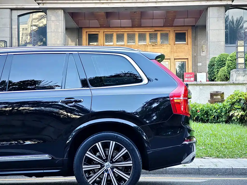 Volvo XC90 — миниатюра 33